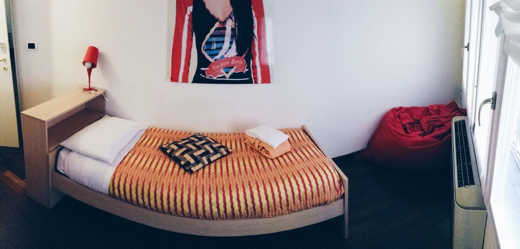 Chambre Lits Jumeaux avec Salle de Bains Commune